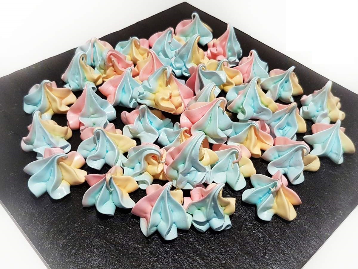 Mini meringues multicolores